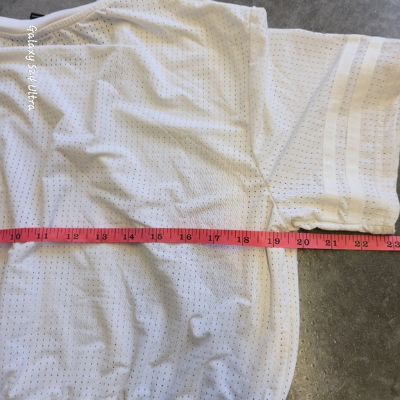 White Braves Crop Top Size Small - Picture 6 of 7